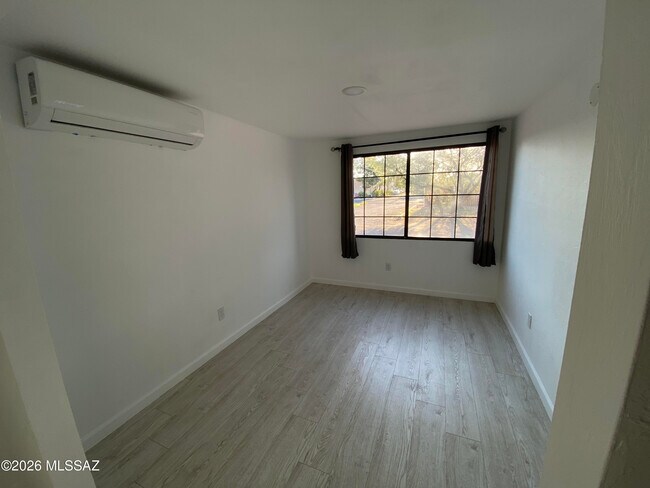 Building Photo - 2825 N Alvernon Way