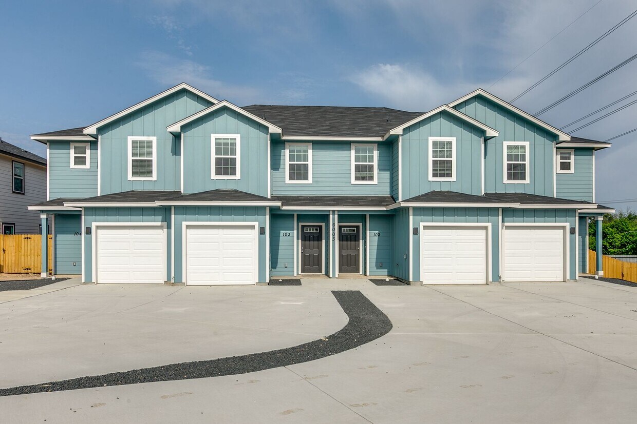 Foto principal - NEW CONSTRUCTION 3-BEDROOM, 2.5-BATHROOM T...