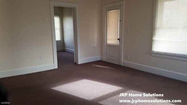 Building Photo - 2 br, 1 bath Triplex - 412 N West Ave Apt 2