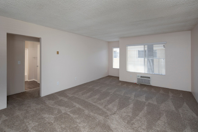 Building Photo - *OPEN HOUSE: 5/10 10AM-12PM* El Cajon 2 BR...