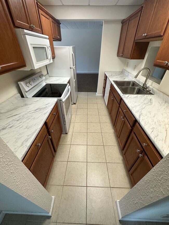 Building Photo - 811 W Springfield Ave