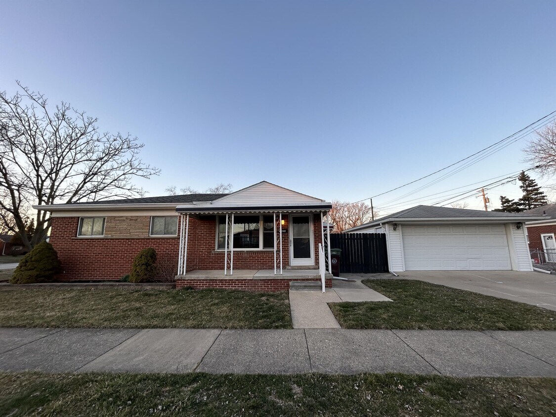 14371 Trenton Rd, Southgate, MI 48195 House Rental in Southgate, MI