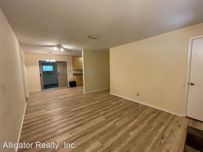 Building Photo - 3 br, 1 bath House - 4232 NW 22nd Terrace