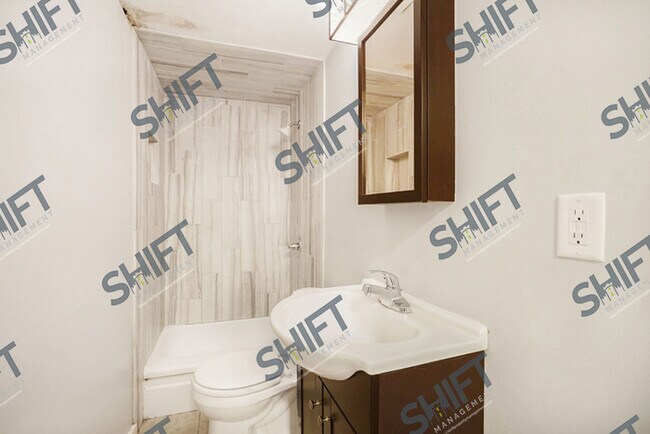 Building Photo - 125 S. Church St SE Caledonia, MI 49316- D...