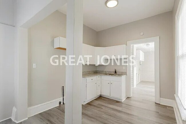 Building Photo - 1260 Hillyer Ave