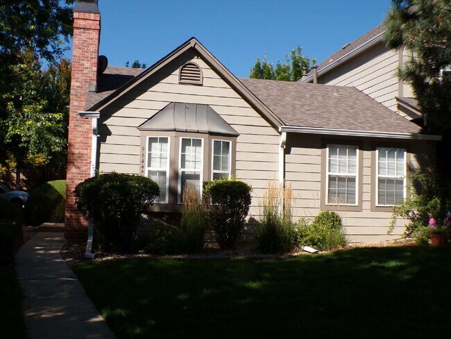 Foto del edificio - Great Littleton Location! 2 bedroom, 1 bat...