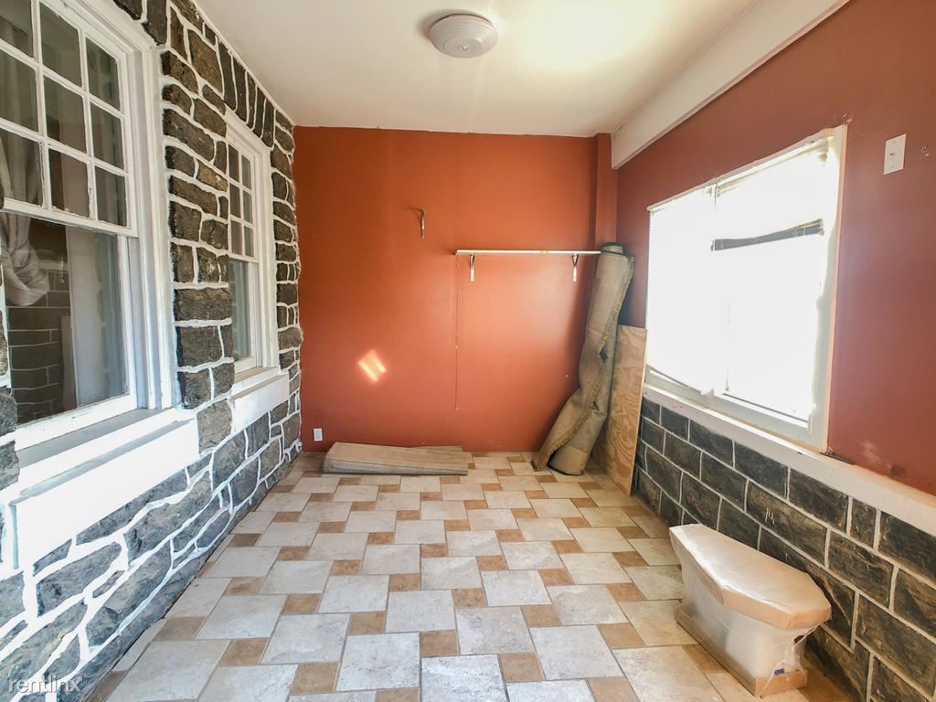 Primary Photo - 4 br, 1 bath Townhome - 13 N Millbourne Ave