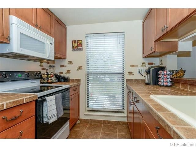 Foto del edificio - 9727 E Peakview Ave