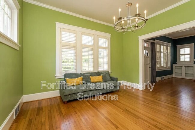 Building Photo - 103 S Sunset Dr