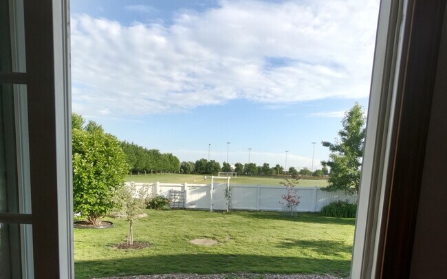 Foto del edificio - 3125 Old Jamestown Rd