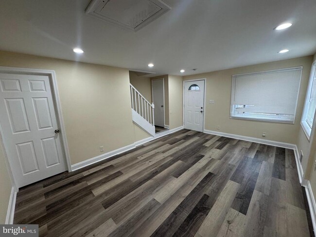 Building Photo - 7445 Edsworth Rd