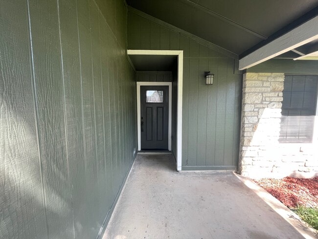 Building Photo - 4805 Bergfield Dr
