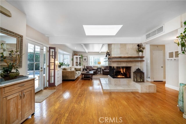 Building Photo - 4571 Canoga Dr