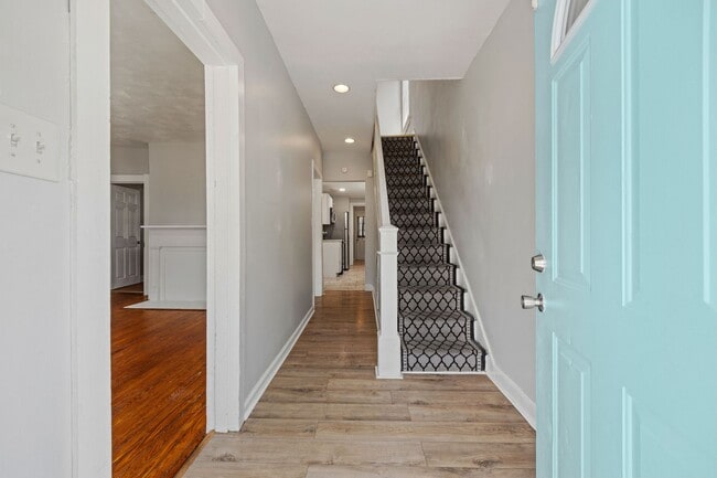 Foto del edificio - PRICE DROP on 3 Bedroom/1.5 Bath Northside...