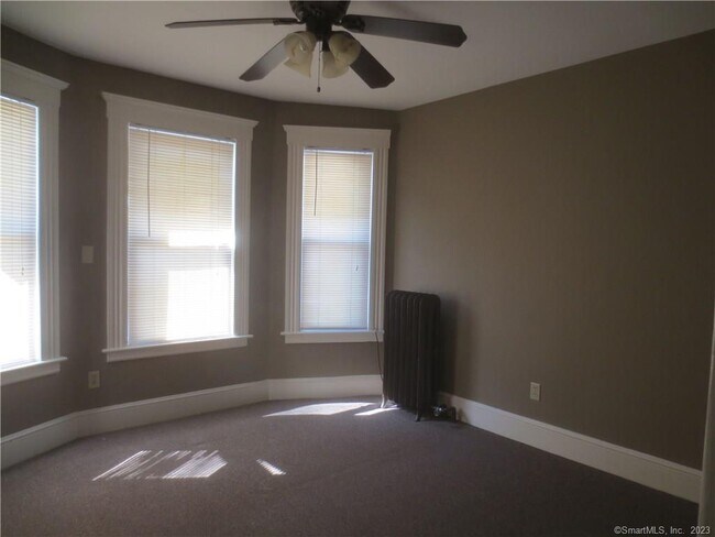 Foto del edificio - 276 Brightwood Ave