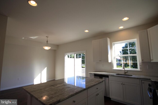Building Photo - 1012 Chapman Cir