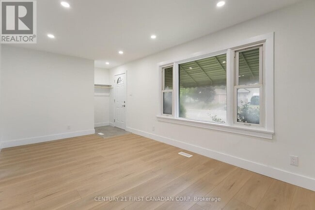 Building Photo - 142 Highbury Ave N