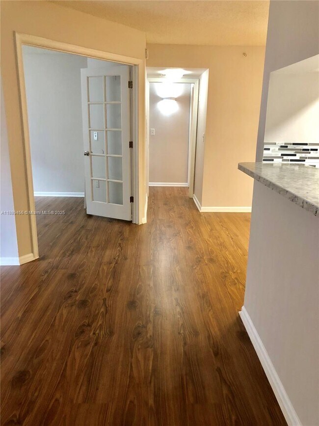 Foto del edificio - 4852 N State Rd 7