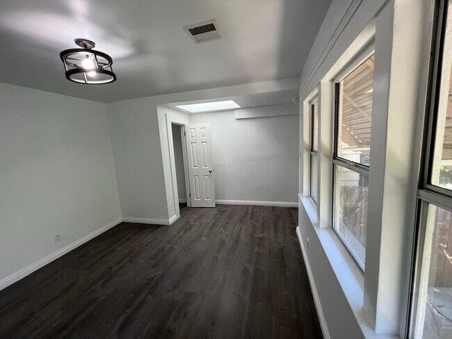 Building Photo - 6600 Leland Way