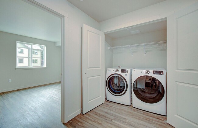 Foto del edificio - Move-in BY August 15th and receive $1500 off your September rent!