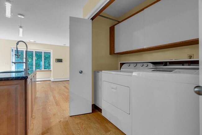 Building Photo - 52 Rayburn Rd