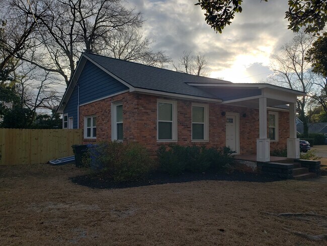 Foto del edificio - 1219 Hilltop Ave