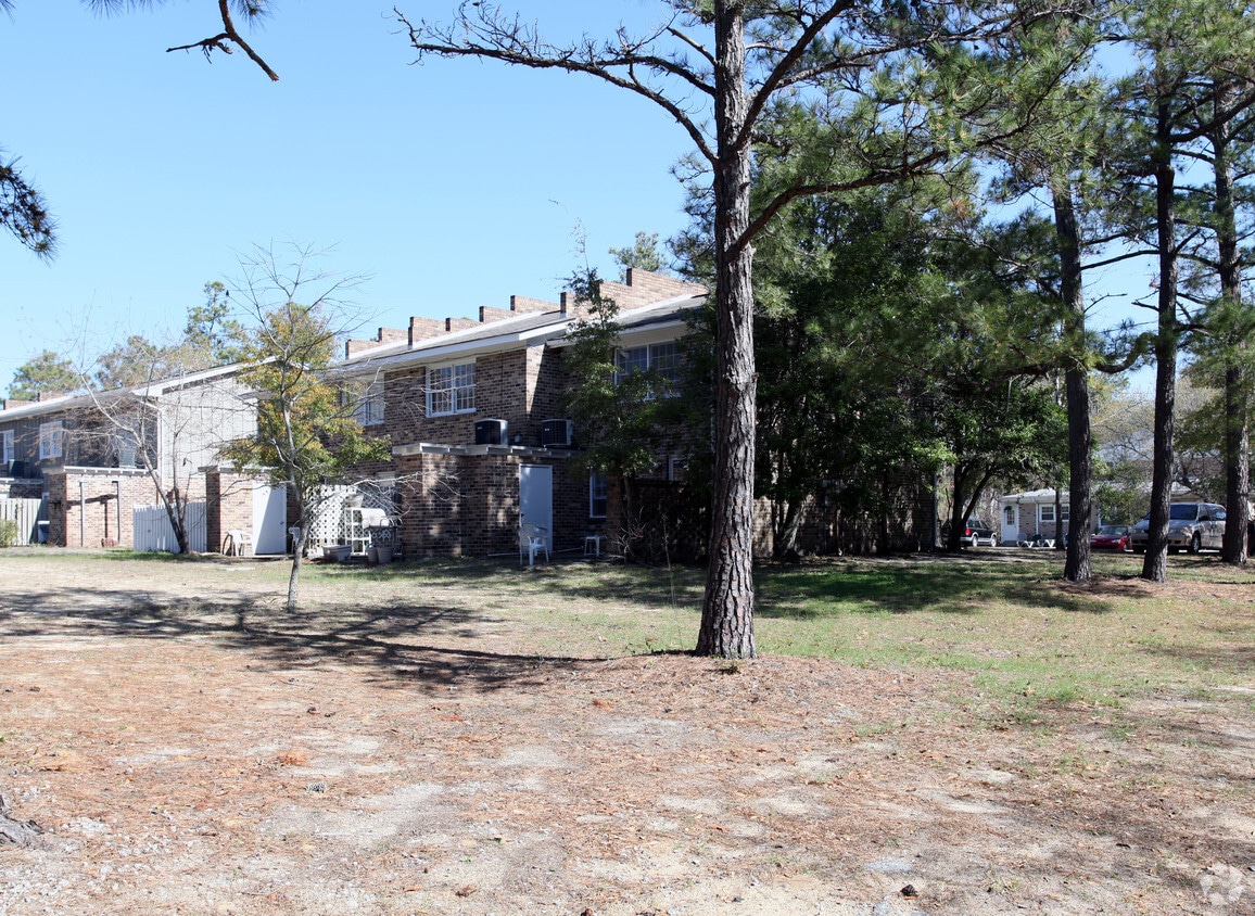 Building Photo - Pinewood Estates