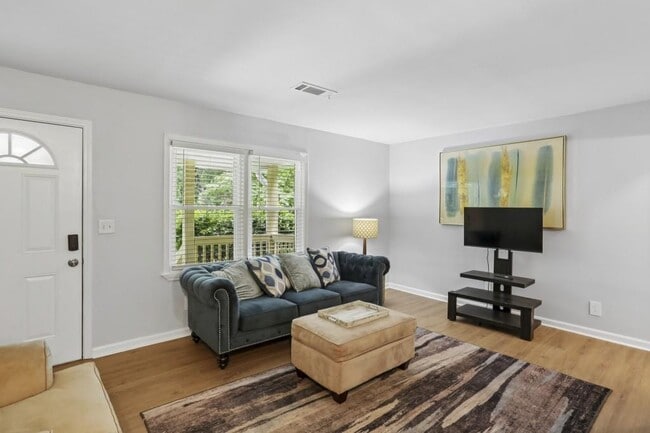 Building Photo - 2891 White Oak Dr