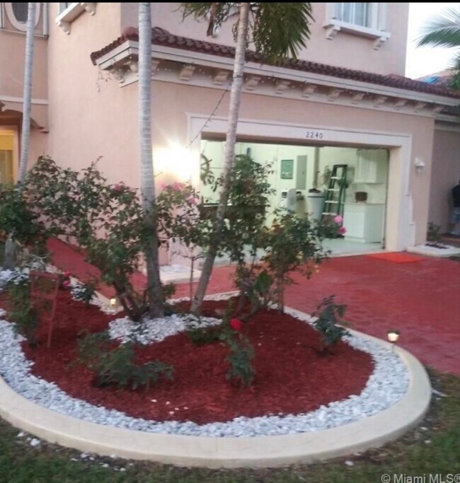 Foto del edificio - 2240 NE 37th Terrace