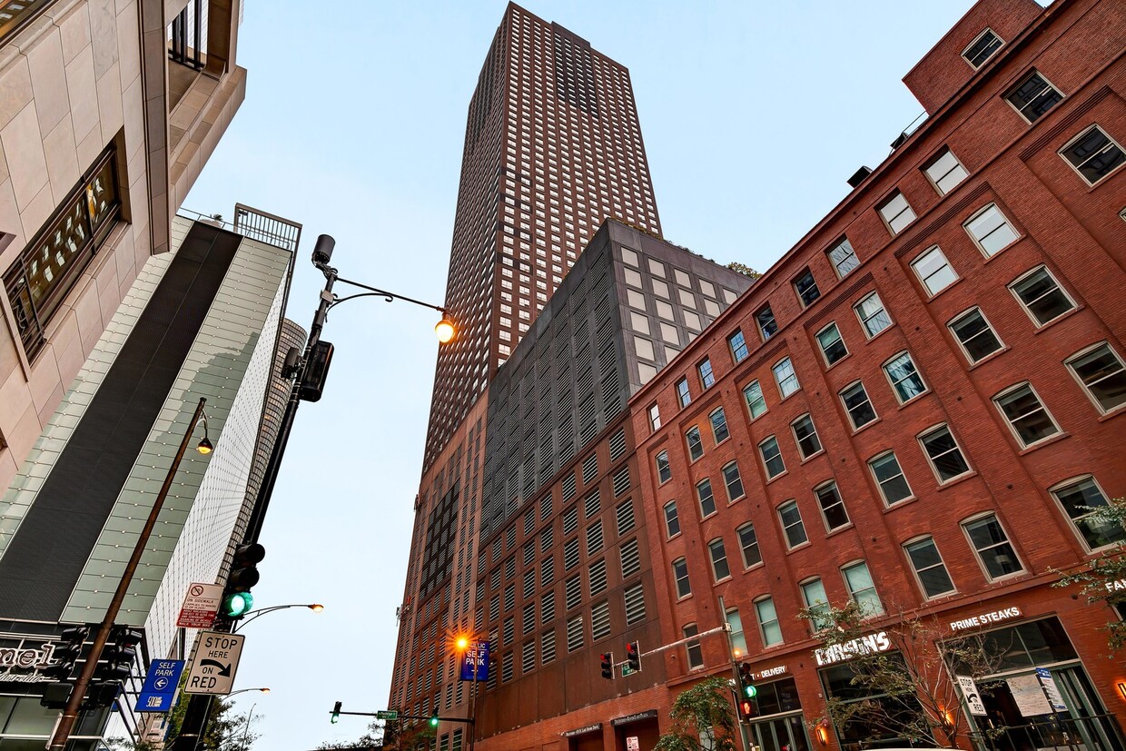 Foto principal - 474 N Lake Shore Dr