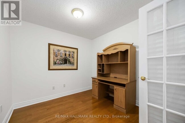 Building Photo - 880 Grandview Way