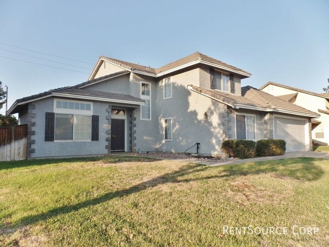 Building Photo - 5 Bedroom Home For Rent in Palmdale