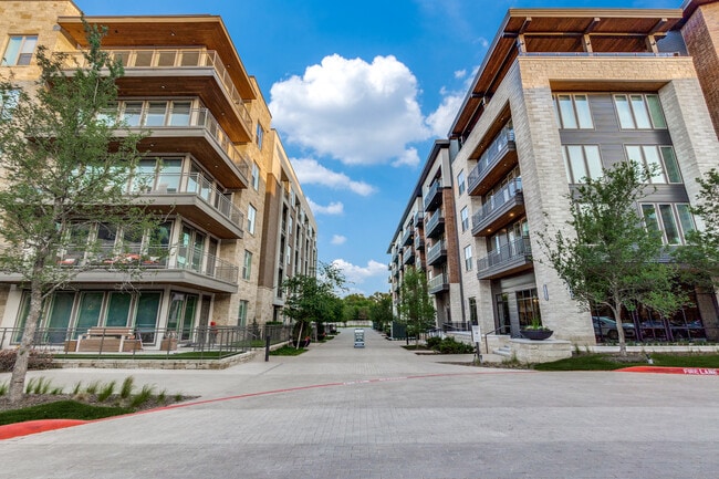 Building Photo - Cedar at the Branch