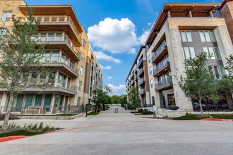 Building Photo - Cedar at the Branch