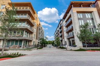 Building Photo - Cedar at the Branch