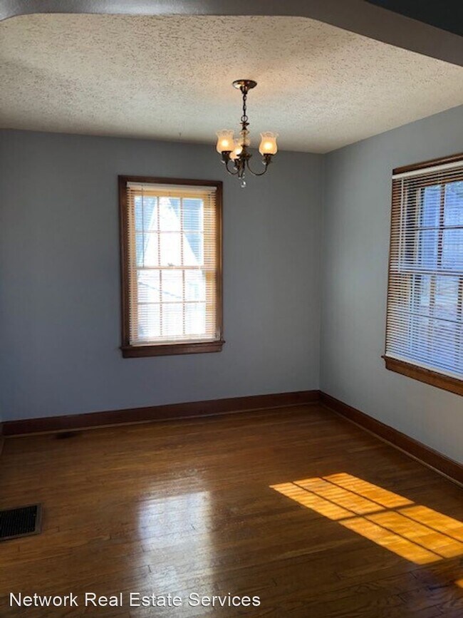 Building Photo - 1 br, 1 bath House - 402 College Street - 402