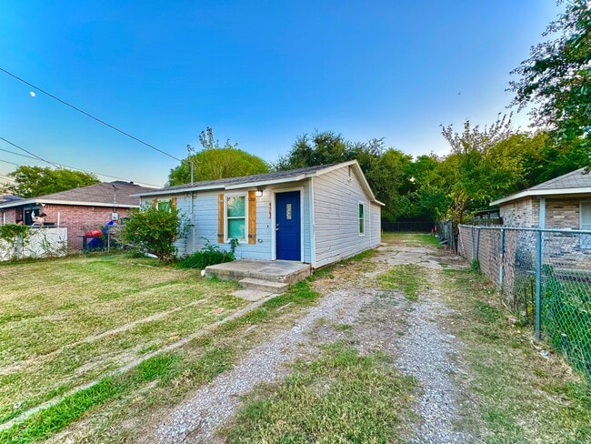 Building Photo - 4562 Mexicana Rd