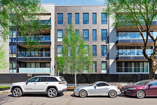 Foto del edificio - 1625 N Burling St