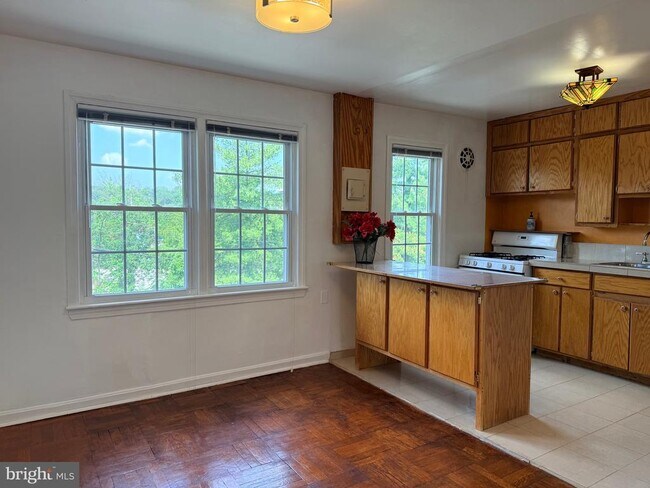 Foto del edificio - 6514 Potomac Ave