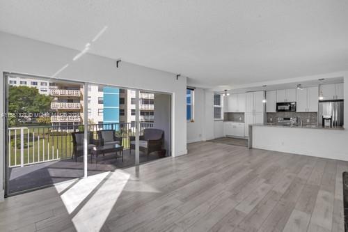 Building Photo - 2 bedroom in Hollywood FL 33021