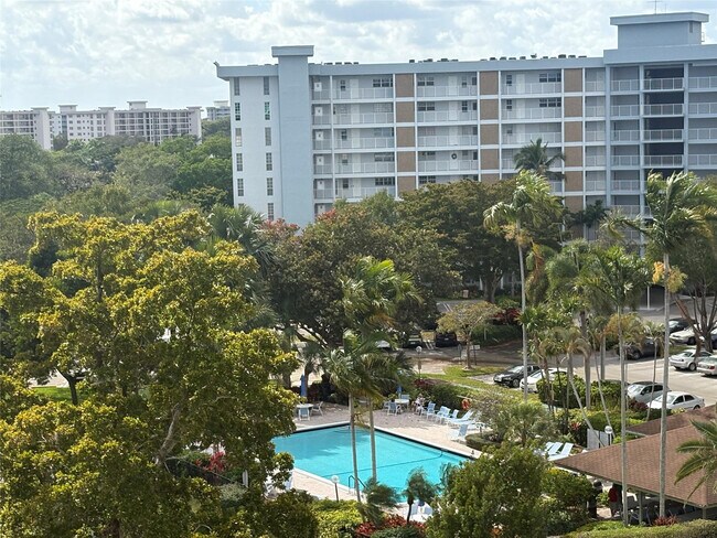 Foto del edificio - 2940 N Course Dr