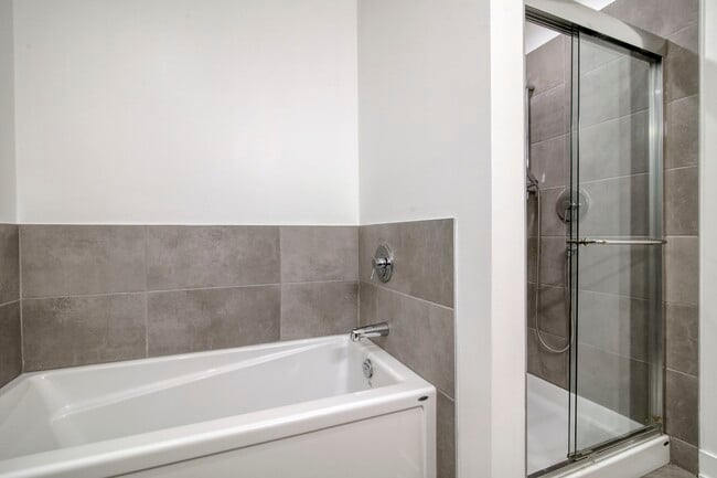 Building Photo - 9675 Av. Papineau