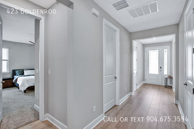 Foto del edificio - 423 Goldenrod-