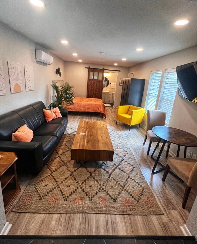 Living room/bedroom - 708 Huff St