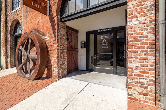 Oficina de arrendamiento - Smokehouse Lofts
