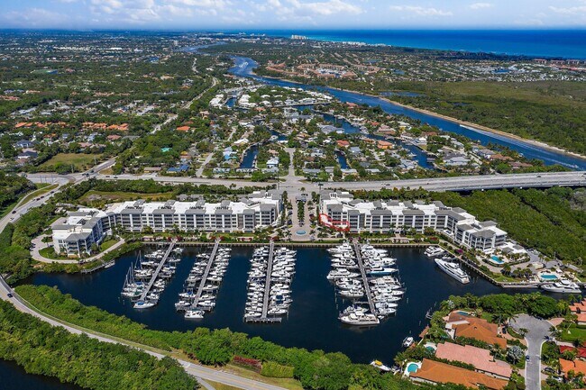 Foto del edificio - 2700 Donald Ross Rd