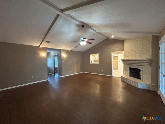Foto del edificio - 826 Timber Dr