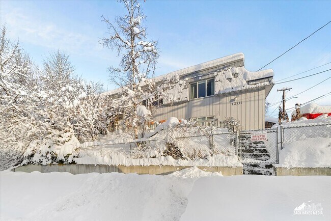 Building Photo - 1201 Cordova St