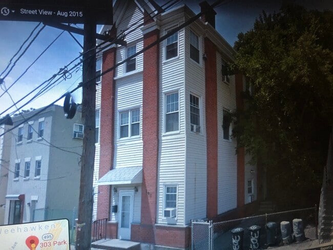 Building Photo - 303 Park Ave