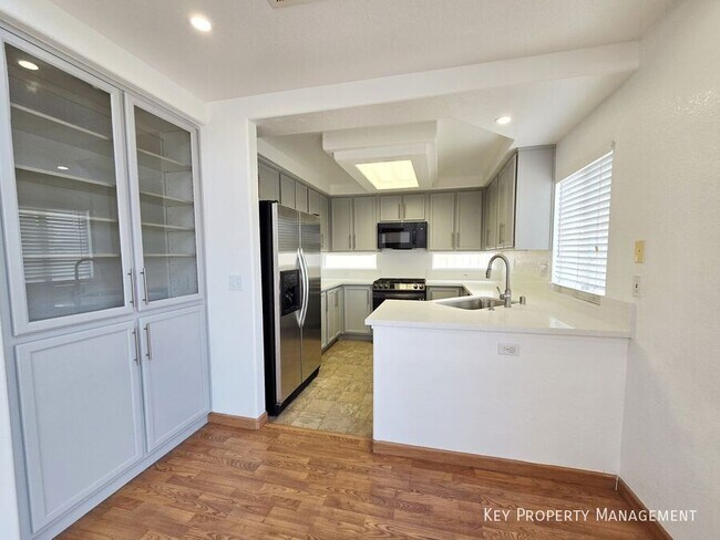 Foto del edificio - 728 Ribbon Grass Ave